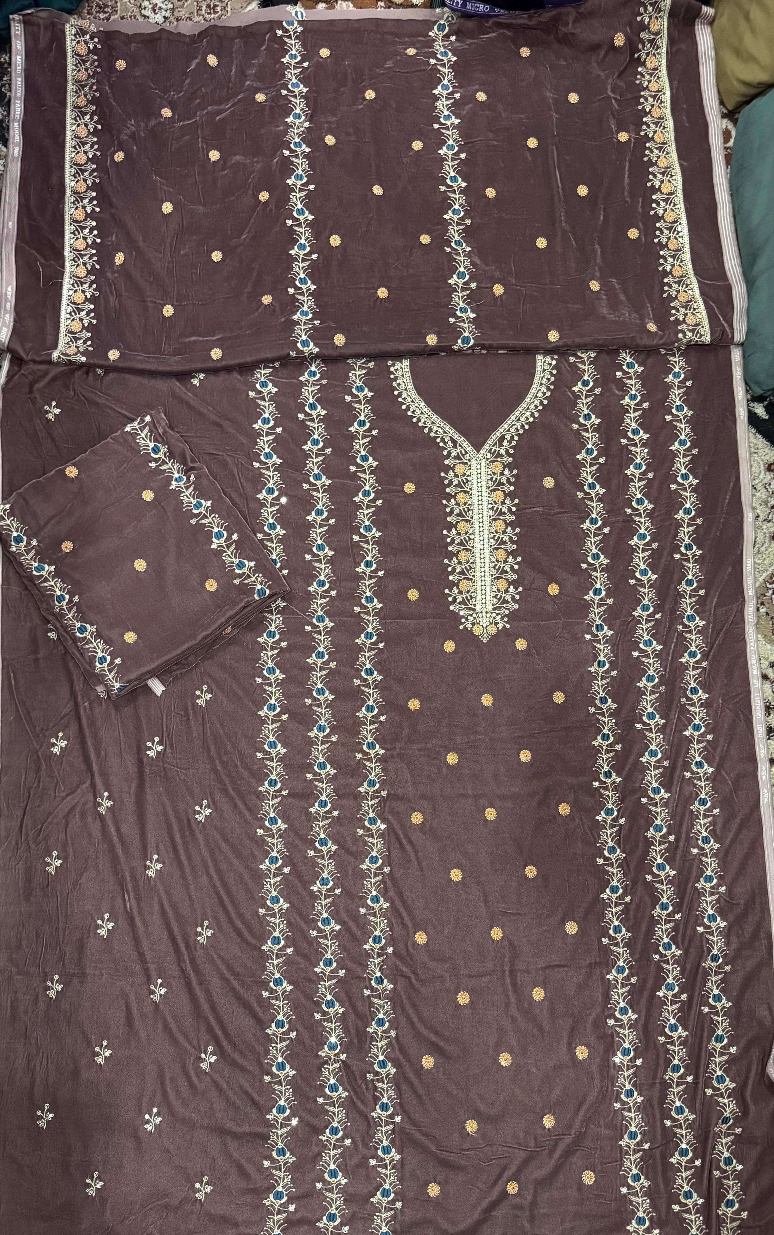 Dhanak Handcrafted Velvet Ensemble thumbnail 3