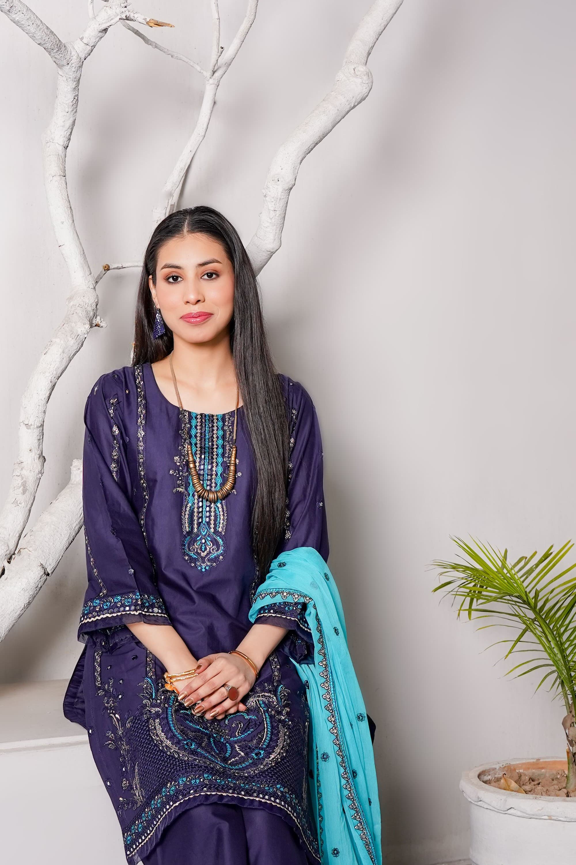 Yumna Handcrafted Suit thumbnail 3